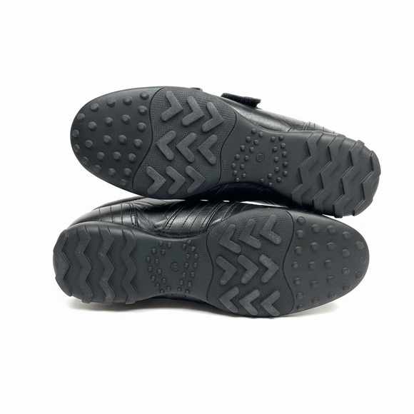 Sleek Black Leather Ankle Boots for Women - Picture 5 of 6